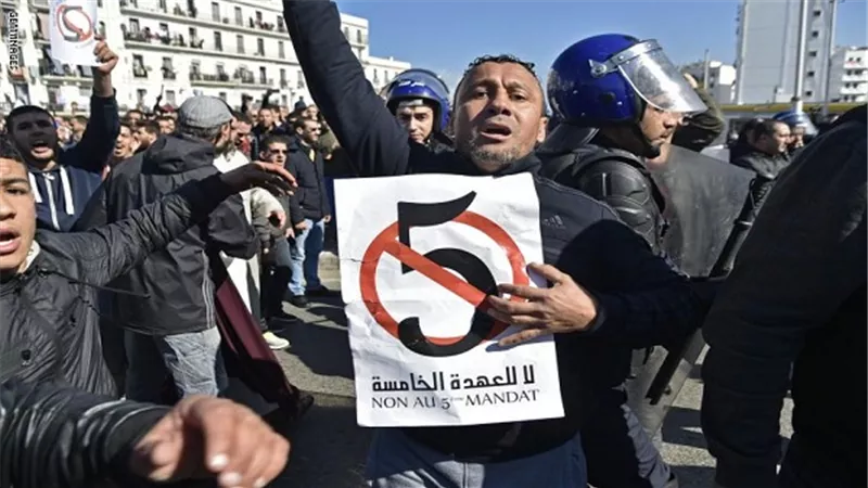 لماذا يتظاهر الجزائريون؟.. ترشح بوتفليقة 