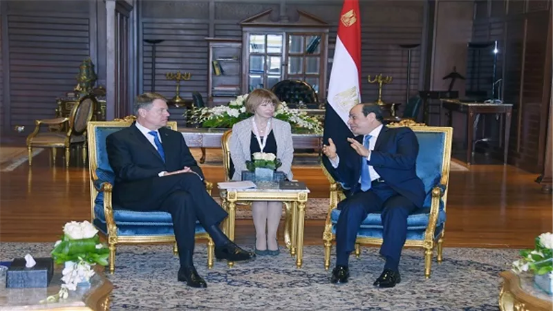 الرئيس السيسي يستقبل رئيس جمهورية رومانيا بشرم الشيخ