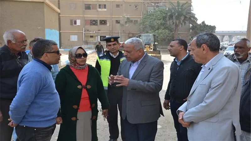 بالصور.. صقر يتابع أعمال التطوير بمدينة التعاونيات وطريق السويس ـ القاهرة