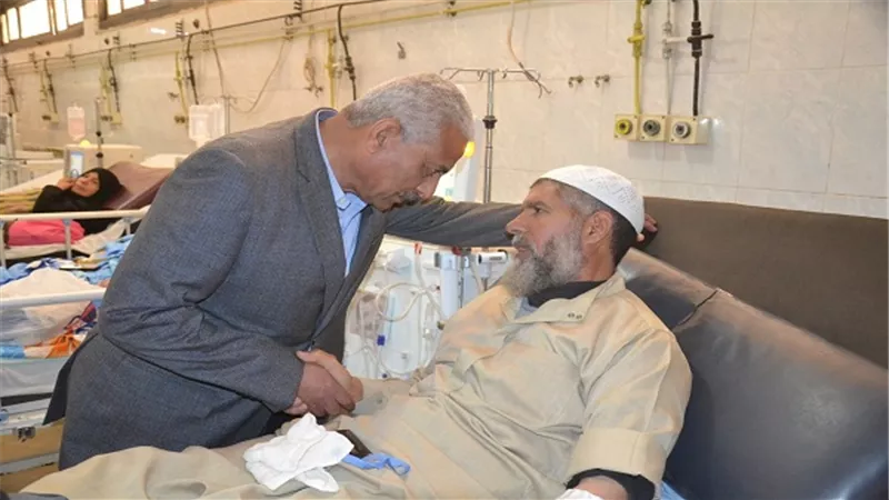  بالصور.. المحافظ يتفقد مبني الغسيل الكلوي بمستشفي السويس العام