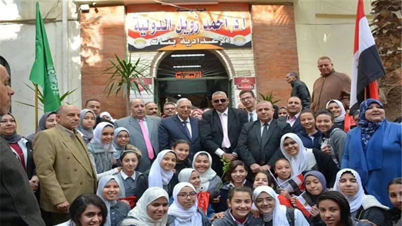 محافظ الدقهلية يغرس اول شجرة في حملة الالف شجرة