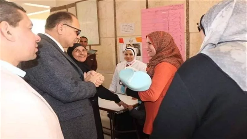 بالصور.. محافظ الفيوم يتفقد الحملة القومية للتطعيم ضد مرض شلل الأطفال       