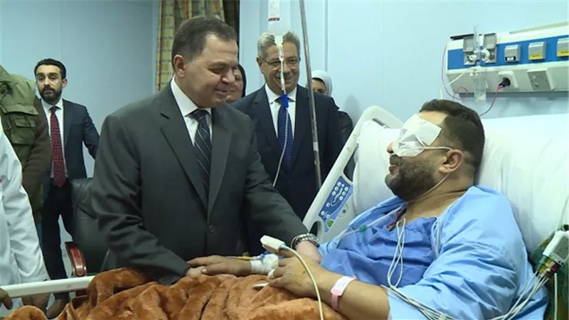 وزير الداخلية يقوم بزيارة المصابين من رجال الشرطة