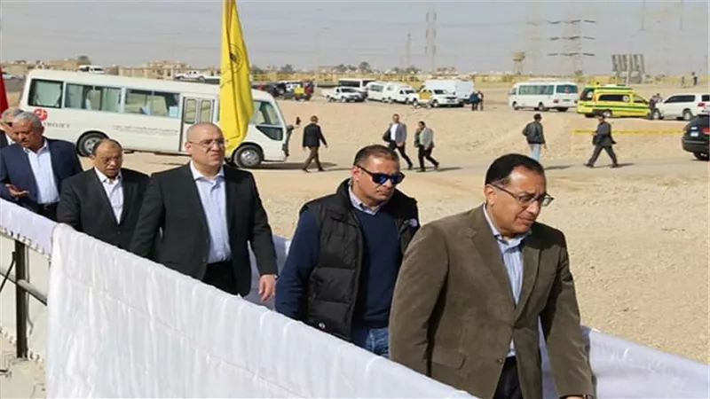 مدبولي يتفقد محطة معالجة مياه الصرف الصحي الرئيسية بالسويس