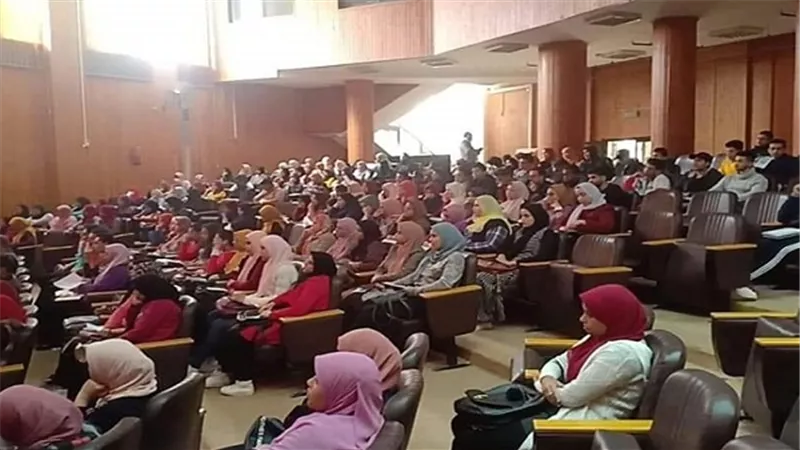 200 طالب يشاركون في ندوة ريادة الأعمال وثقافة السلامة بالإسماعيلية
