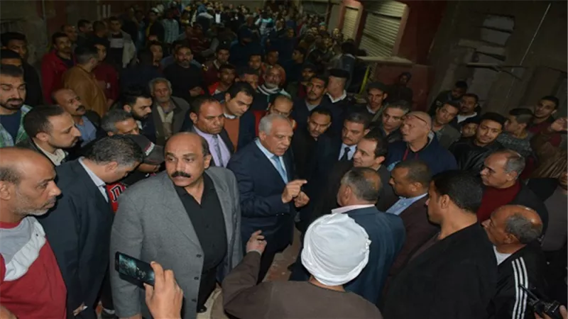 محافظ الجيزة يتفقد العقارات المجاورة لعقار بولاق الدكرور 