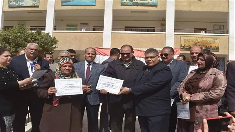 محافظ الفيوم يشهد خطة الإخلاء والتعامل مع الأزمات الطارئة بمدرسة الثانوية بنات