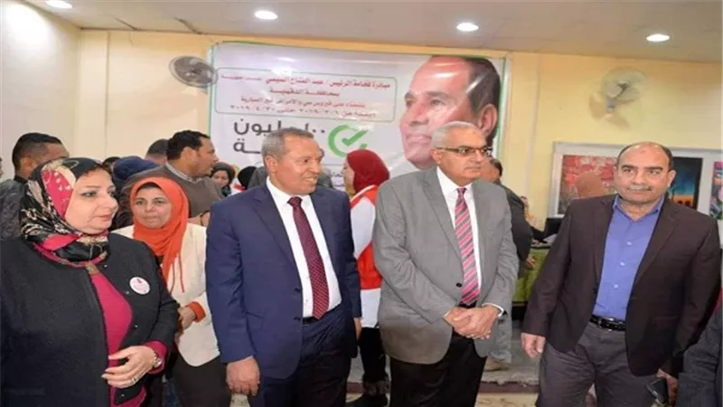 بالصور.. رئيس جامعة المنصورة يتابع الكشف الطبي بمبادرة ١٠٠ مليون صحة 