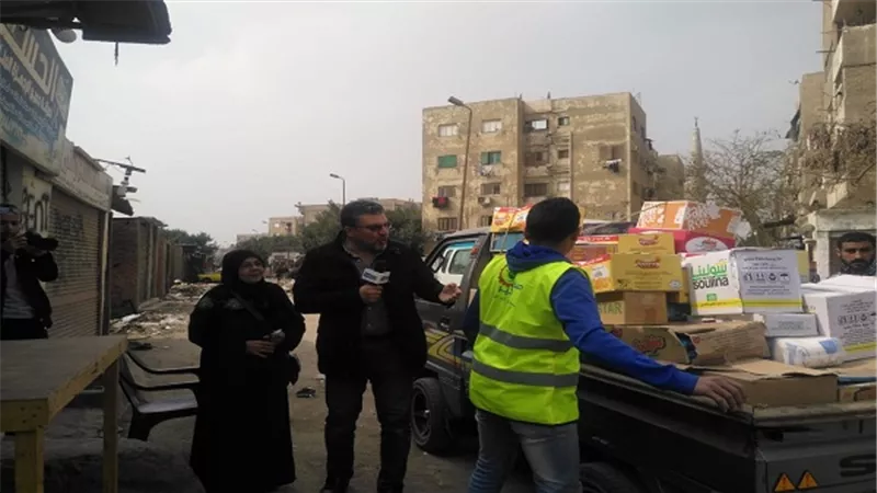 عمرو الليثى يحقق حلم سيدة ويهديها مشروع بقالة ببرنامج واحد من الناس