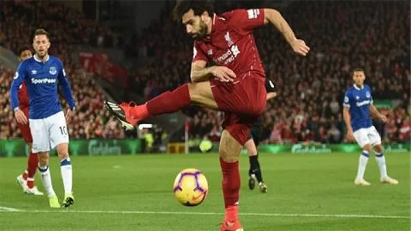 ليفربول يتعادل سلبيا مع إيفرتون ويهدي مان سيتي صدارة البريميرليج