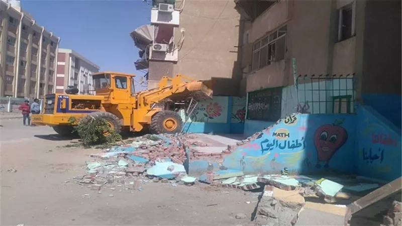 المعارك مستمرة فى السويس.. إزالة تعديات الاهالى على املاك الدولة بمساكن شل