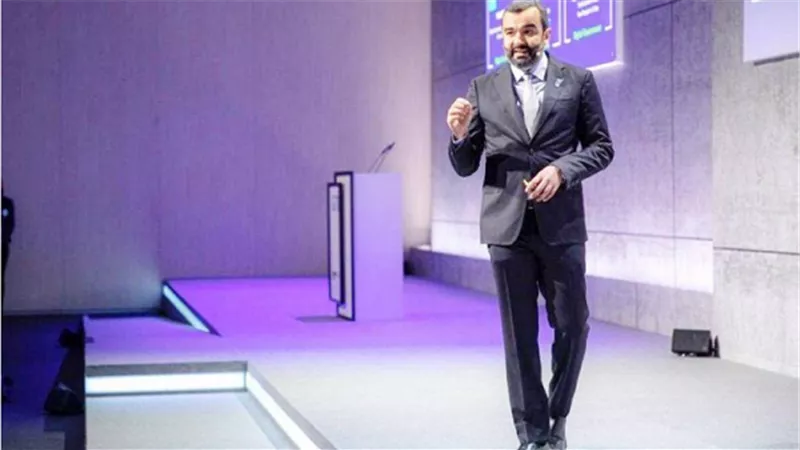 وزير الاتصالات السعودي: 40 % من المواد الأولية لصناعة الأجهزة الذكية في العالم صنعت بالمملكة