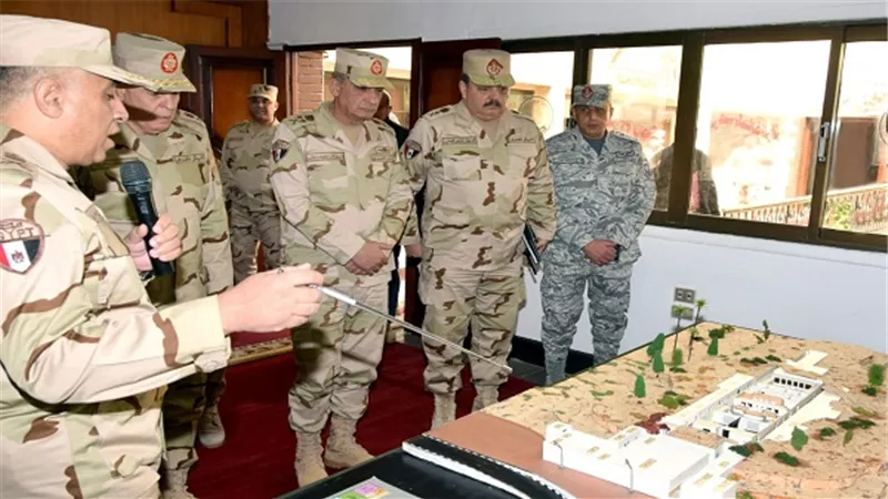 وزير الدفاع والإنتاج الحربي يتفقد أحد تشكيلات قوات الدفاع الجوى 