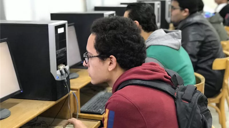 لأول مرة.. اختبار إلكتروني لـ500 طالب وطالبة بكلية الطب جامعة حلوان