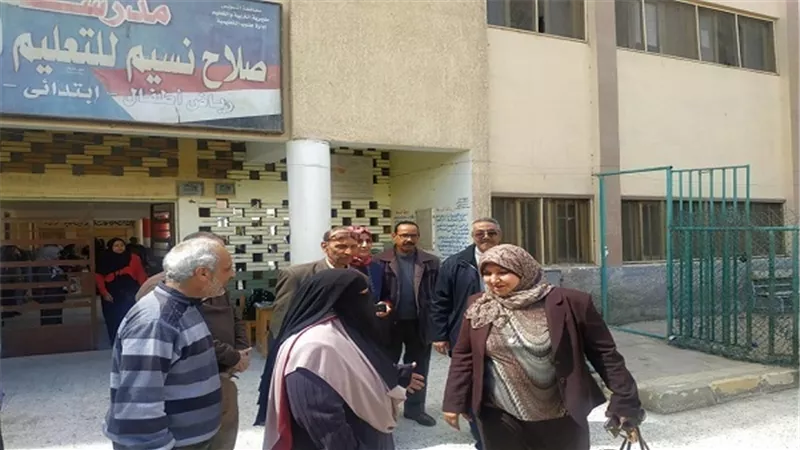 اخلاء احدى مدارس السويس من تلاميذها قبل انهيارها