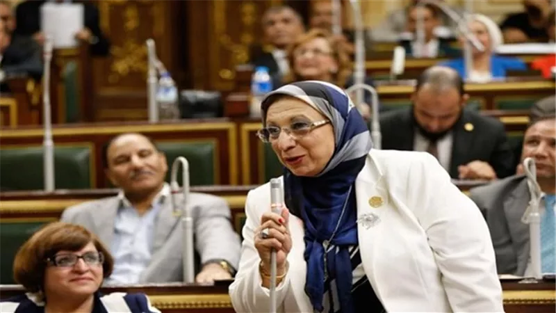 برلمانية تقدم طلب إحاطة بشأن انتشار إعلانات العلاج بالصمغ العربي 
