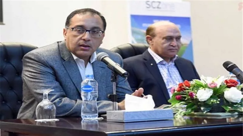 بالصور.. رئيس الحكومة يزور مقر الهيئة العامة للمنطقة الإقتصادية لقناة السويس بالسخنة