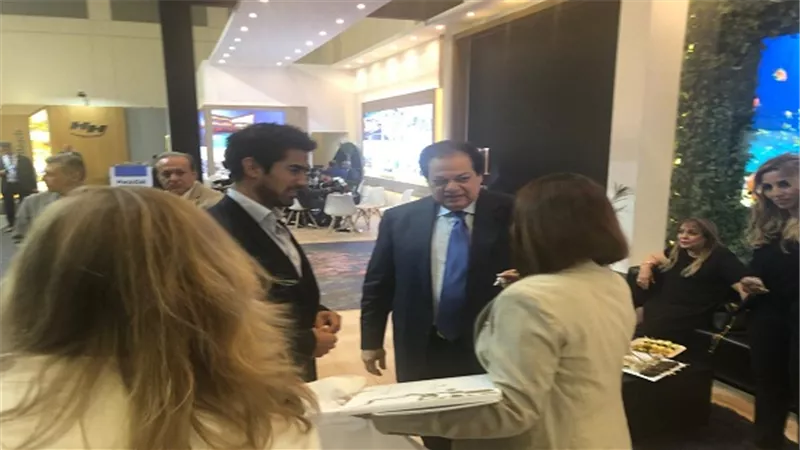بالصور.. أبوالعينين يدعو خلال مشاركته فى بورصة برلين للسياحة رئيس اكبر شركة تسويق سياحي لزيارة مصر 