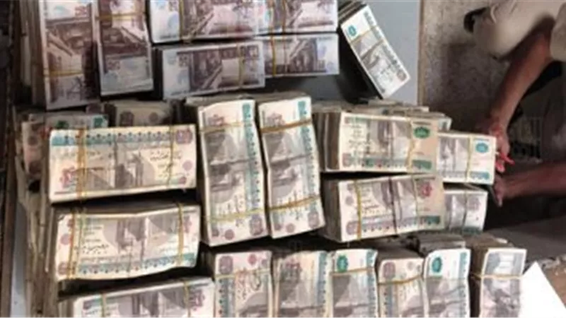 القبض أمين خزنة بشركة مياه الشرب فى قنا لاختلاسه 300 ألف جنيه