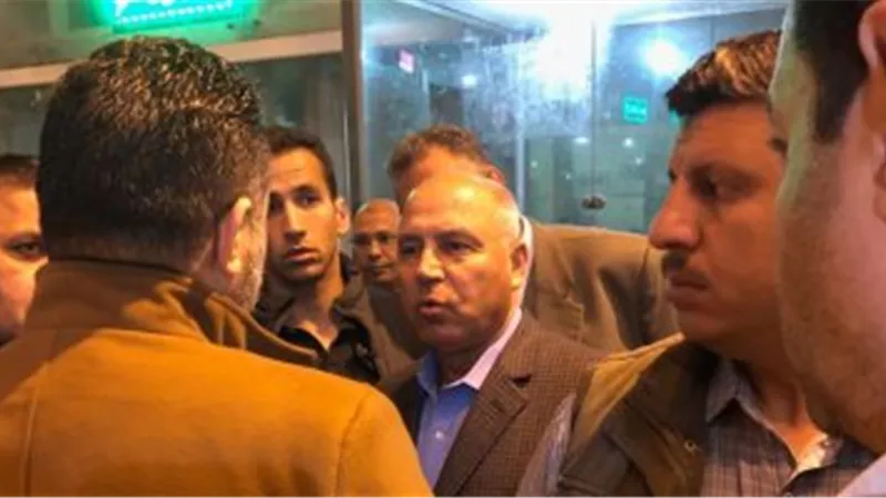 وزير النقل للعاملين بمحطة المنصورة: أرفض الاحتفالات نحن فى مهمة عمل