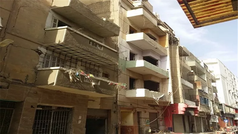 ازالة عقارين بحي السويس ورصف الشوارع المحيطة باستاد الجيش