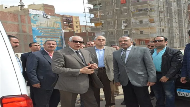 محافظ الجيزة يتابع طلاء العقارات بحرم الطريق الدائرى