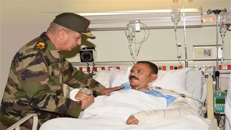 الفريق أول محمد زكى يزورالمرضى بالمستشفيات العسكرية 