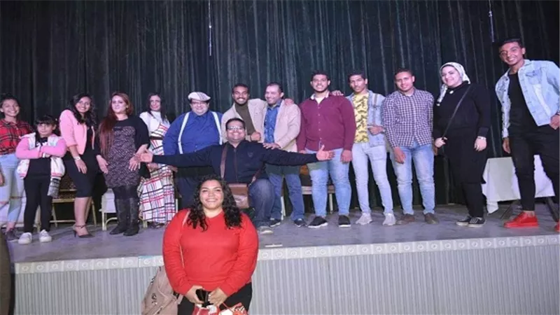 مسرحية إكرام الحلم دفنه تتألق في عرضها الأول على مسرح تياترو آفاق بحضور جماهيرى ضخم تحت عنوان كامل العدد