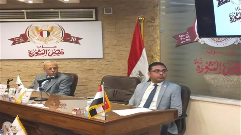 بالصور.. بدء ندوة 