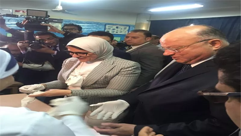 وزيرة الصحة ومحافظ القاهرة يطلقان الحملة القومية للقضاء على الطفيليات المعوية 