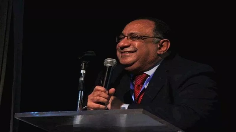 رئيس جامعة حلوان يفتتح 