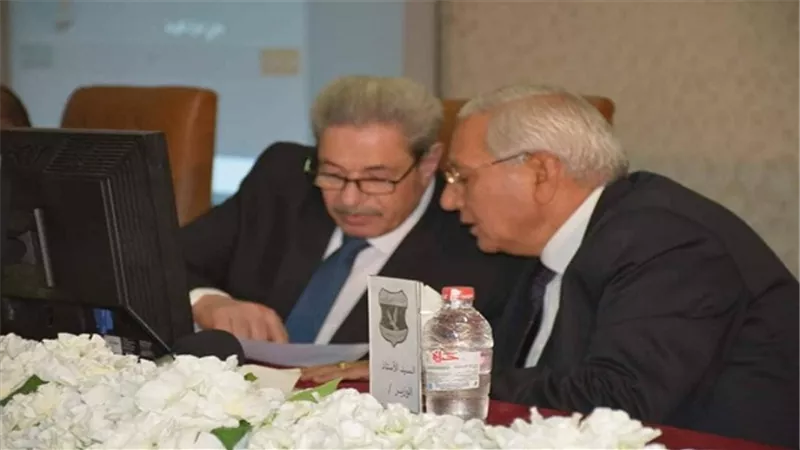 محافظ الدقهليه ومدير الامن يهنئان الفائزين بقرعة الحج هذا العام