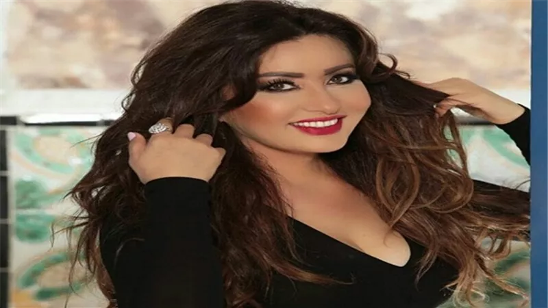 الخميس.. لطيفة تحتفل بعيد الأم على الراديو 9090