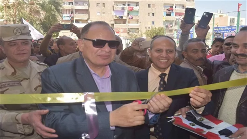 بالصور.. محافظ الفيوم يفتتح وحدات إنتاج الكهرباء بالطاقة الشمسية بعدد من المدارس الفنية بالمحافظة