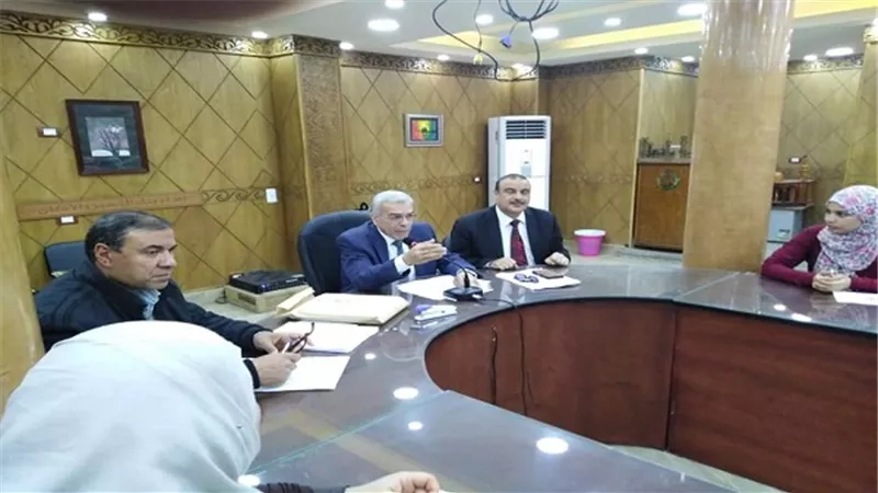 مدير تعليم القليوبية يشهد توقيع عقود المعلمين المؤقتين 