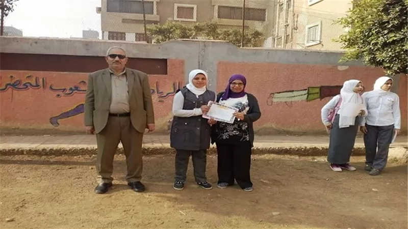 فارس الإعدادية بنات تكرم المتفوقات والطلاب يشيدون بالمدرسة والمعلمين 
