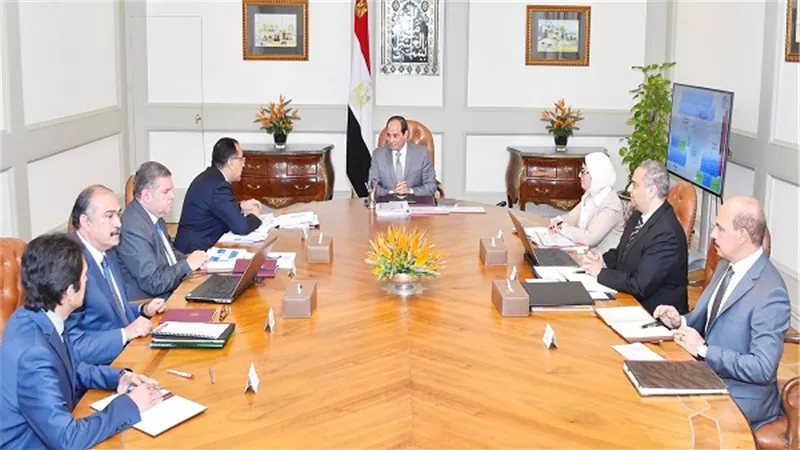 السيسي يجتمع مع رئيس الوزراء ووزيرى الصحة وقطاع الأعمال العام
