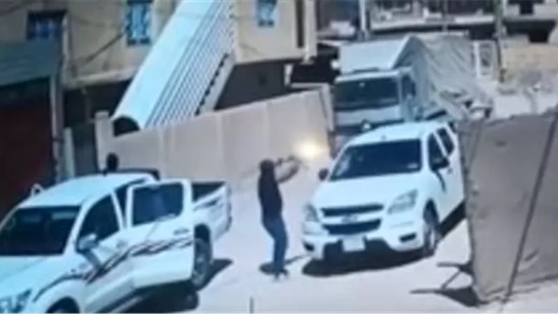 نجاة مفتى باكستان وزوجته من محاولة اغتيال ومقتل 3 من مرافقيه