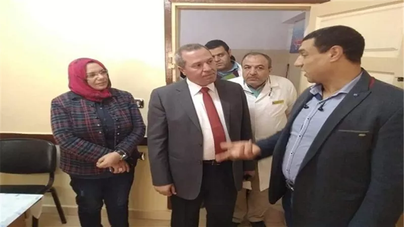 بالصور.. وكيل وزارة الصحة يتفقد مبادرة ١٠٠ مليون صحة 
