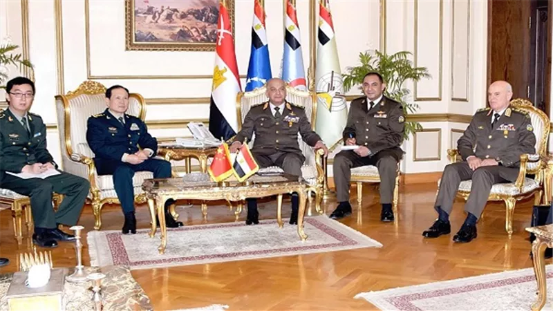 وزير الدفاع يلتقي عضو مجلس الدولة وزير دفاع الصين