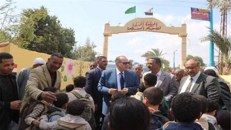 بالصور.. محافظ الفيوم يتفقد ويفتتح عدداً من المشروعات بمركز سنورس