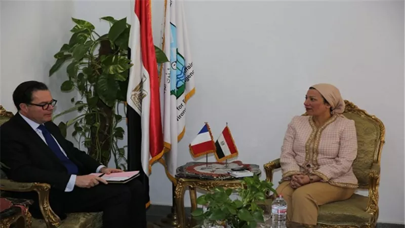 وزيرة البيئة تستقبل السفير الفرنسي وتتلقى دعوة للمشاركة في اجتماع وزراء البيئة للدول الصناعية السبع الكبرى