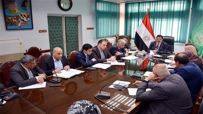 محافظ القليوبية يعقد إجتماعا باللجنة العليا لإدارة الإعلانات بالمحافظة لمناقشة اللائحة الجديدة للإدارة