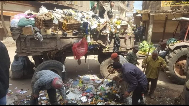 البيئة: رفع تراكم مخلفات من أمام مستشفى ميت غمر بالدقهلية 
