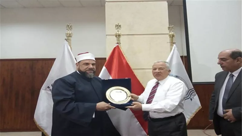 بالصور.. موانيء البحر الاحمر تكرم وكيل وزارة الاوقاف بالسويس