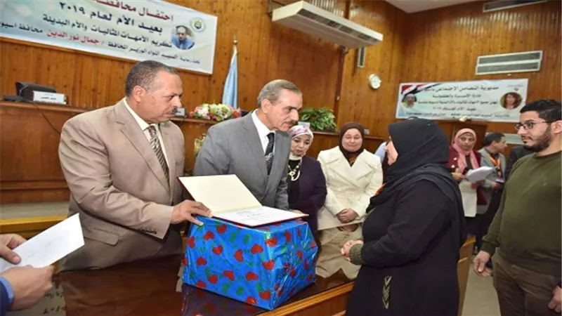 تكريم 8 أمهات مثاليات بأسيوط