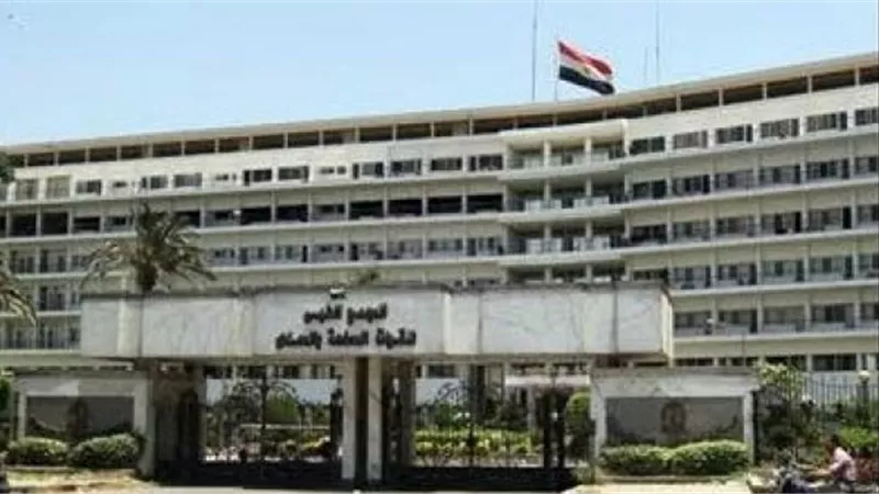 خبراء فى جراحات العمود الفقرى والمخ والاعصاب والانف والاذن بمستشفي المعادي العسكرى ومركز تأهيل العجوزة