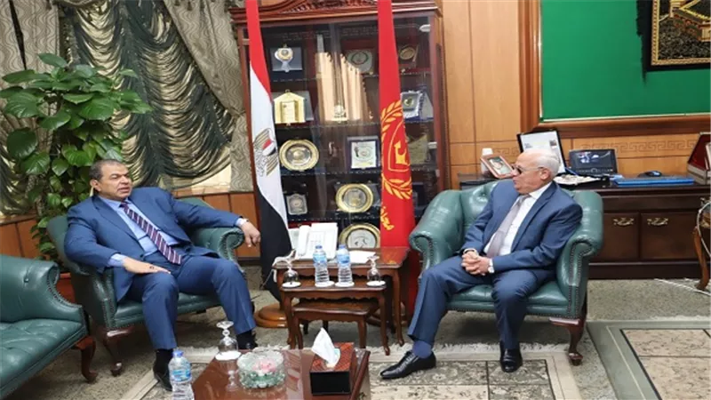 محافظ بورسعيد يستقبل وزير القوى العاملة قبل لقاء طلاب  الجامعة وعمال المحافظة