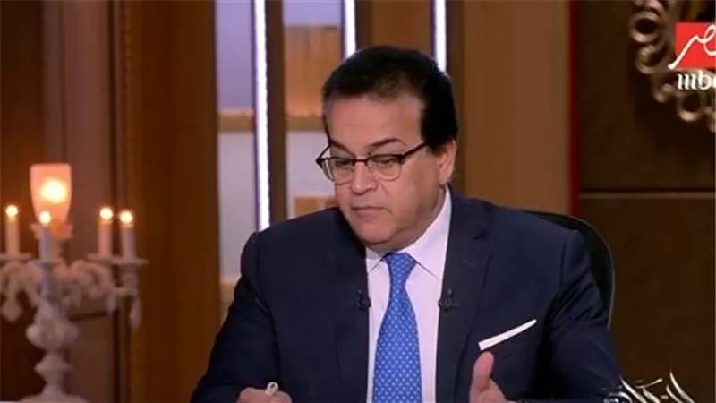 وزير التعليم العالي يتلقى تقريرًا حول قافلة جامعة أسوان لــ 