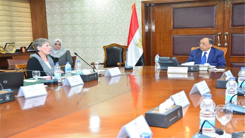 وزير التنمية المحلية يبحث مشروع تحسين الخدمات العامة المقدمة للمواطنين
